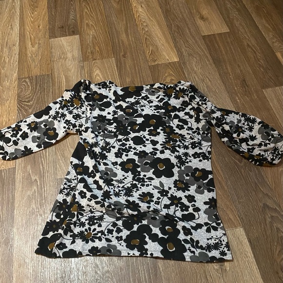 Cato Black and Gray Floral Blouse - Picture 2 of 6